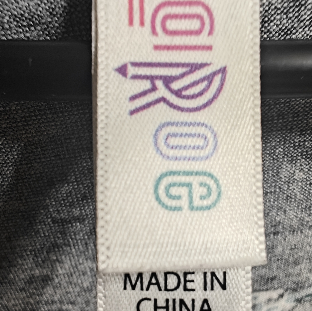 Lularoe classic tee top - Picture 3 of 4